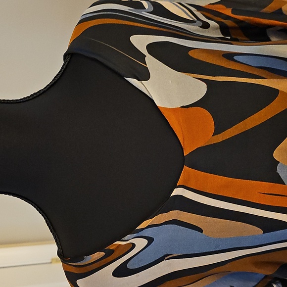 Top - Picture 4 of 16